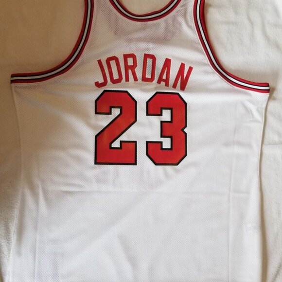 Men's Mitchell & Ness Michael Jordan White Chicago Bulls Rookie Authentic Jersey - Picture 4 of 12